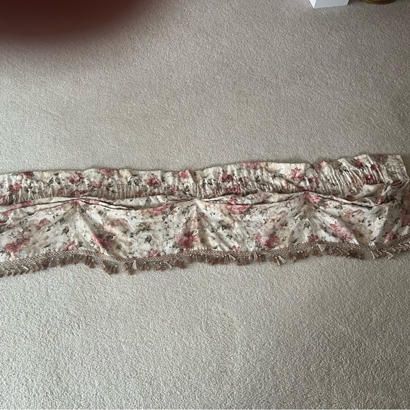 Croscill Valance - Picture 1 of 4